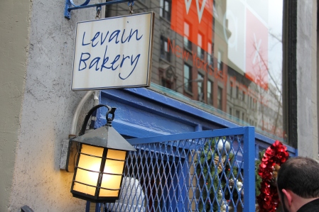 Levain Bakery: חור קטן בקיר, תור ארוך ועוגיות מעולות
